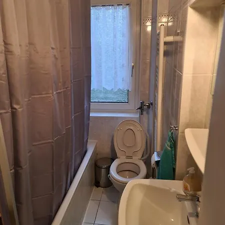 Nr.5 In : Nurnbegerstr.23, 70374 Estugarda